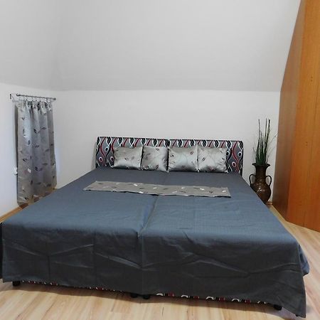 Tulipan Apartman Balatonalmadi Exterior photo