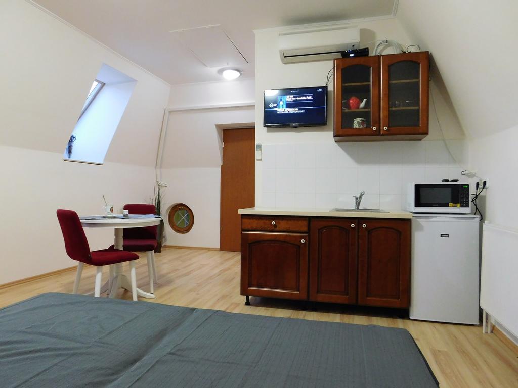 Tulipan Apartman Balatonalmadi Exterior photo