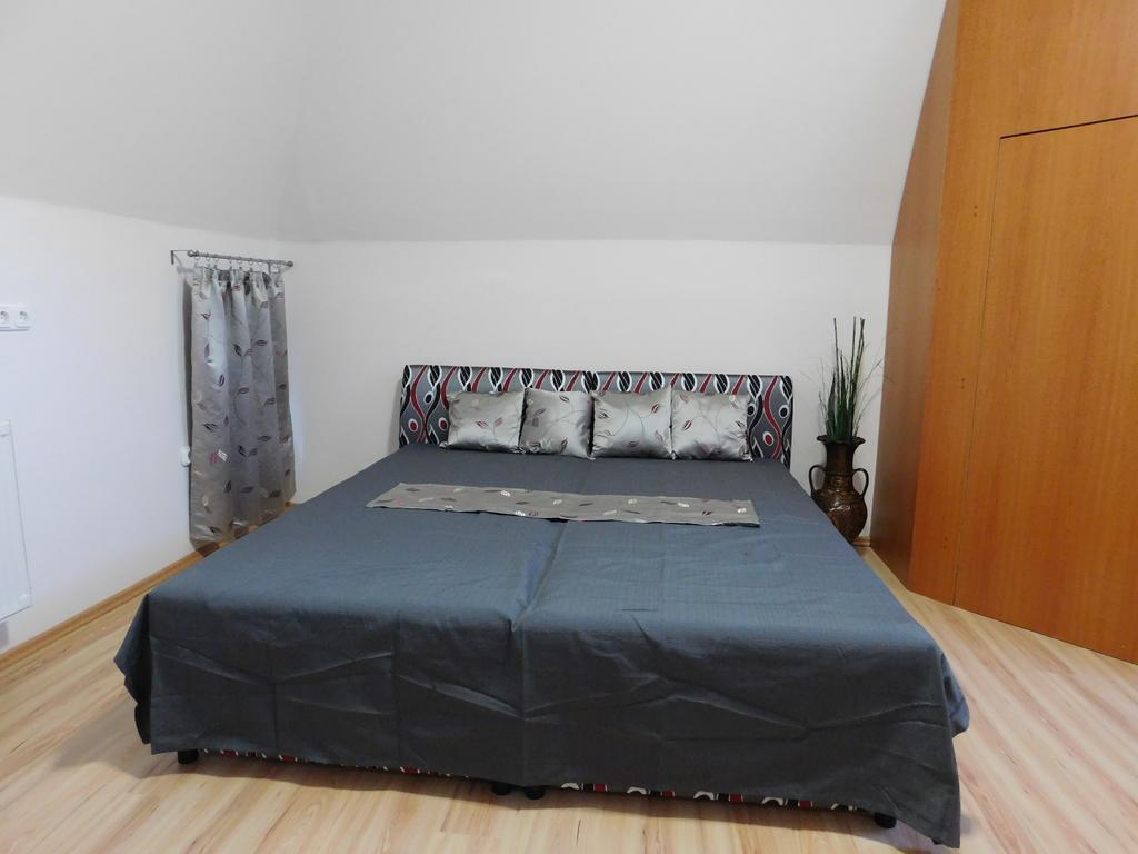 Tulipan Apartman Balatonalmadi Exterior photo
