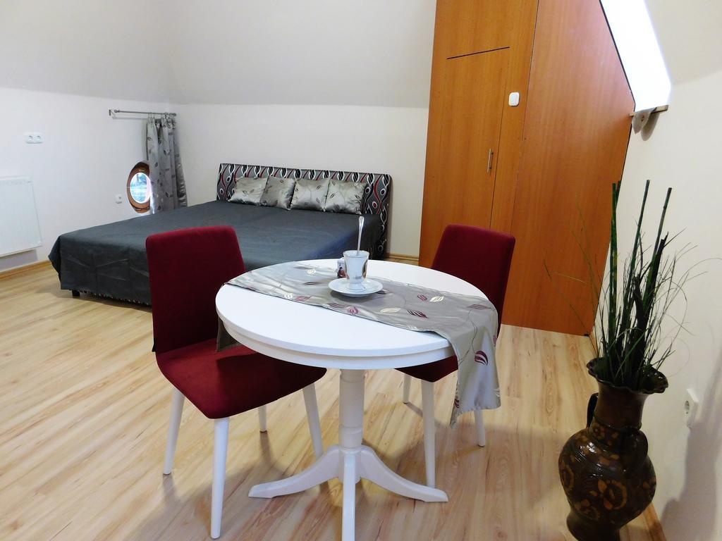 Tulipan Apartman Balatonalmadi Exterior photo
