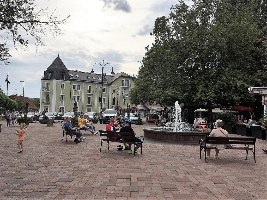 Tulipan Apartman Balatonalmadi Exterior photo